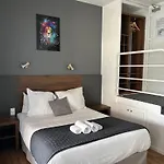Moderne Soiree Etape Otel