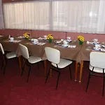 Moderne Soiree Etape Otel Vichy