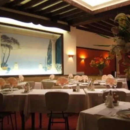 Moderne Soiree Etape 2*