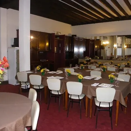 Moderne Soiree Etape 2*