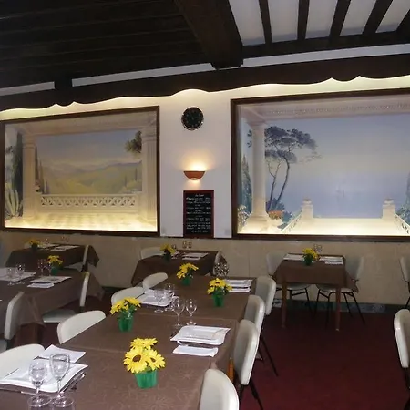 Moderne Soiree Etape 2* ヴィシー