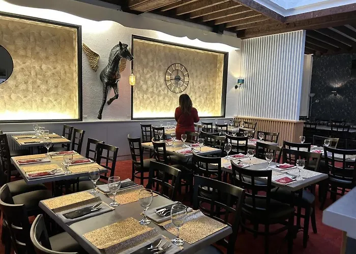 Moderne Soiree Etape Hotel Vichy