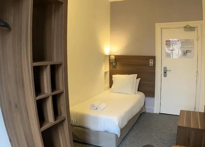 Moderne Soiree Etape Hotel