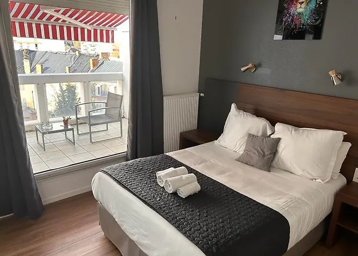 Moderne Soiree Etape Hotel 2*