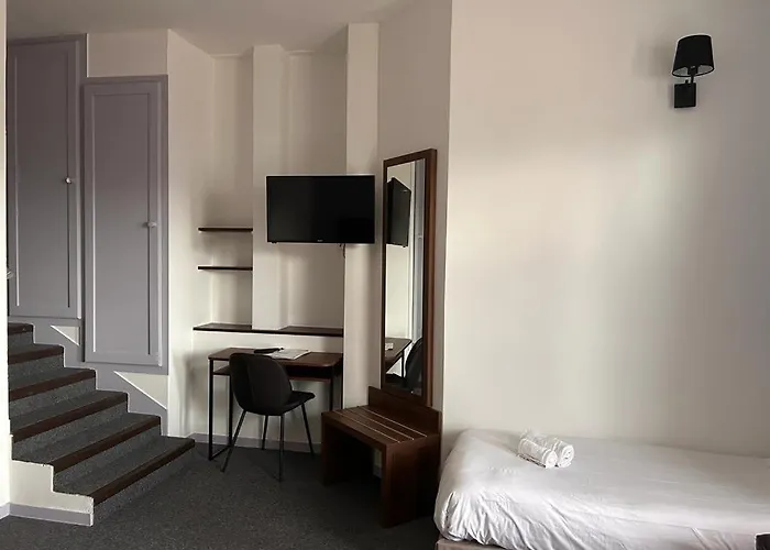 Moderne Soiree Etape Hotel