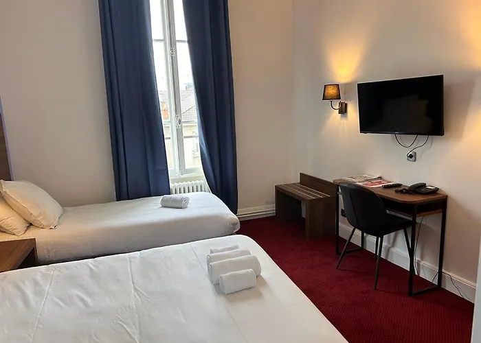 Moderne Soiree Etape Hotel 2*