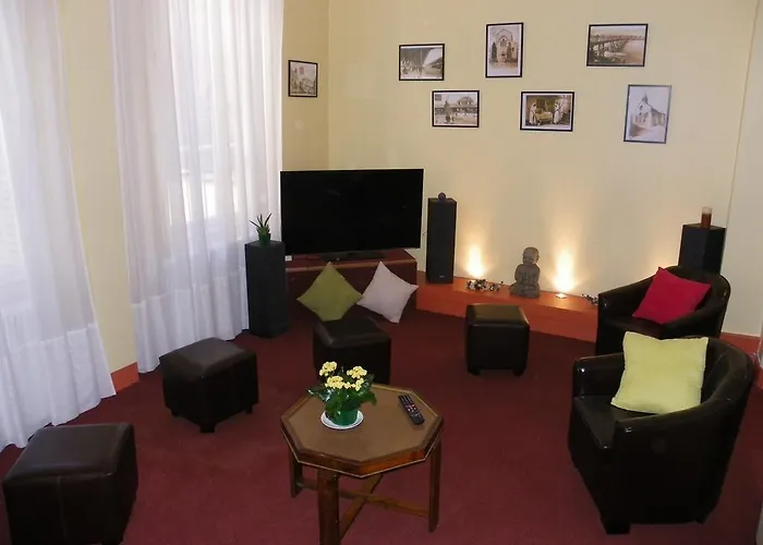 Moderne Soiree Etape Hotel 2*