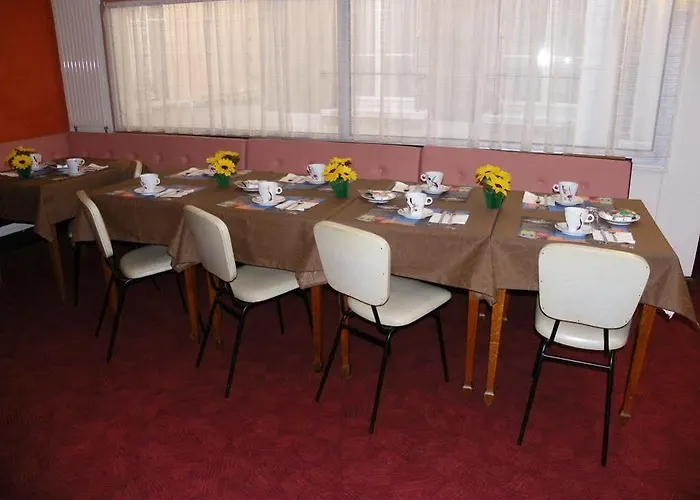 Moderne Soiree Etape Hotel Vichy